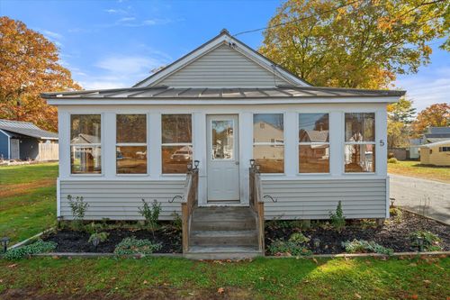 5 Summer St, Madison, ME, 04950-1422 | Card Image