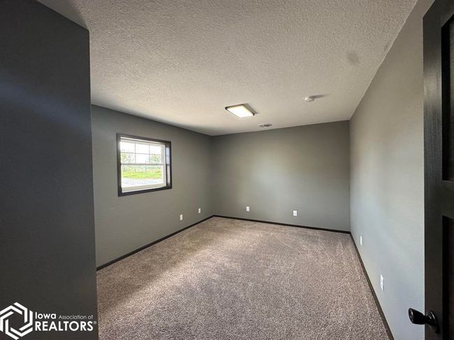 19229 Highway 5, Home with 4 bedrooms, 2 bathrooms and 2 parking in Centerville IA | Image 27