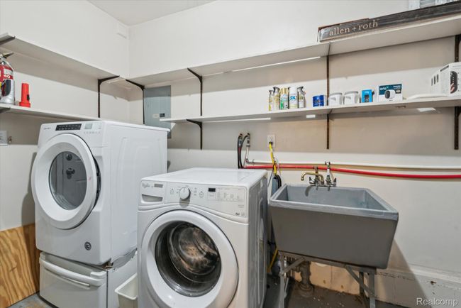31-Laundry Room.jpg | Image 29