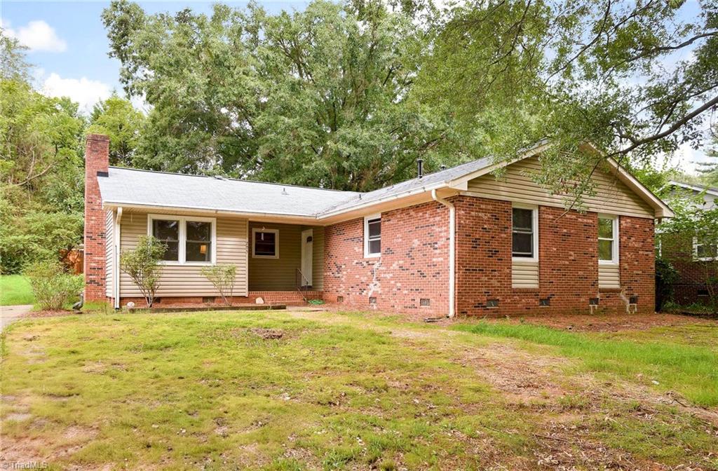 Capistrano Dr, Winston Salem, NC 27103