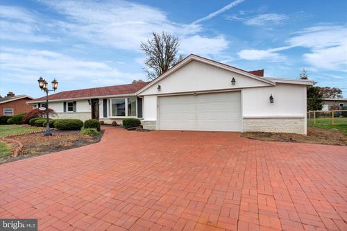 158 Colonial Dr, CHAMBERSBURG, PA, 17202-4405 | Card Image