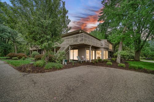 702 Country Club Dr, Fontana, WI, 53125-1604 | Card Image