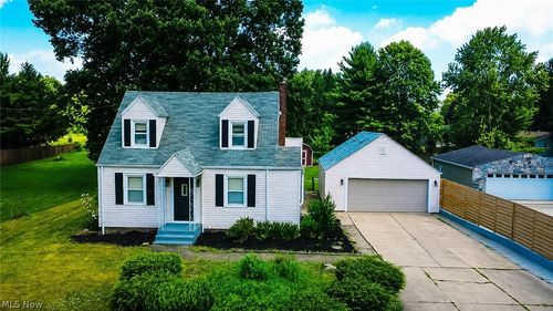 102 W Howe Rd, Tallmadge, OH, 44278-1018 | Card Image