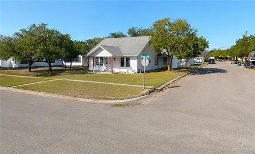 719 E Market St, Sinton, TX, 78387-2833 | Card Image