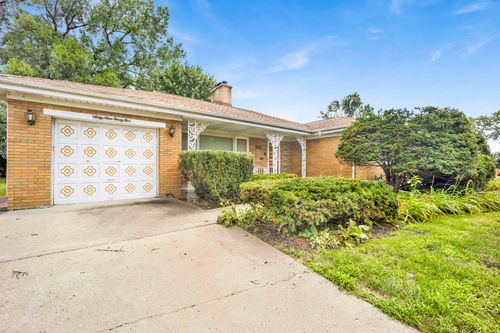 6935 N Keystone Ave, Lincolnwood, IL, 60712-4607 | Card Image