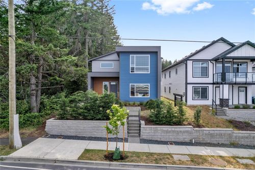 925 Howard Ave, Nanaimo, BC, V9R3T4 | Card Image