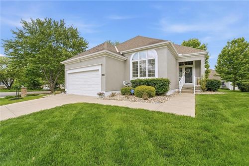 13201 Summit St, Kansas City, MO, 64145-1623 | Card Image