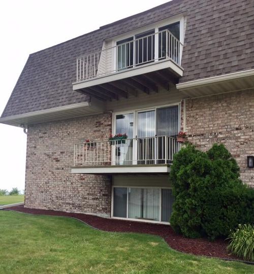 d12-3612 Lakeshore Dr, Saint Joseph, MI, 49085-2996 | Card Image
