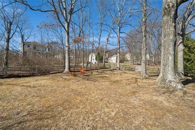 View of yard with fence | Image 10