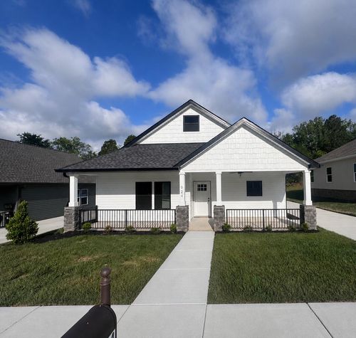 924 Stratford Ave, Sweetwater, TN, 37874-2501 | Card Image