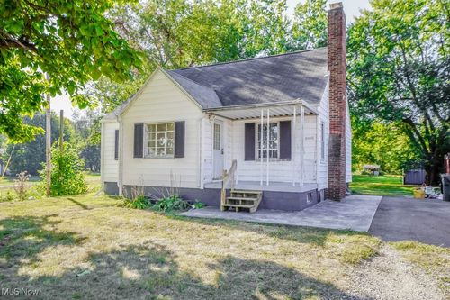 8202 Navarre Rd Sw, Massillon, OH, 44646-8813 | Card Image