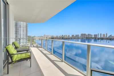 909 - 17111 Biscayne Blvd, Condo with 3 bedrooms, 3 bathrooms and null parking in North Miami Beach FL | Image 2