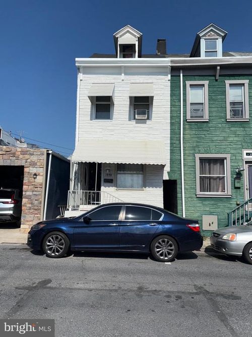 1559 Moss St, READING, PA, 19604-1813 | Card Image