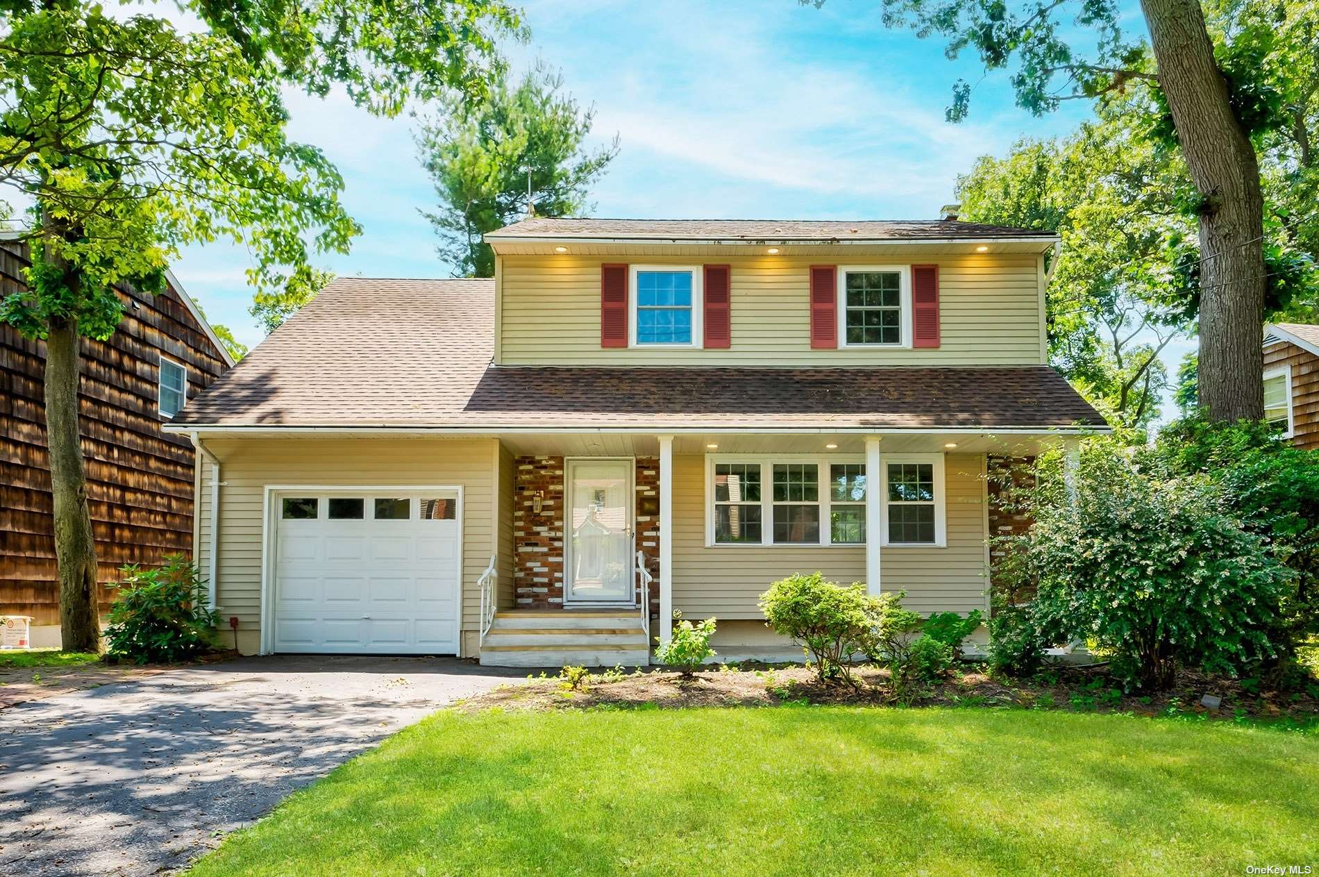 Locust Pl, Huntington Station, NY 11746