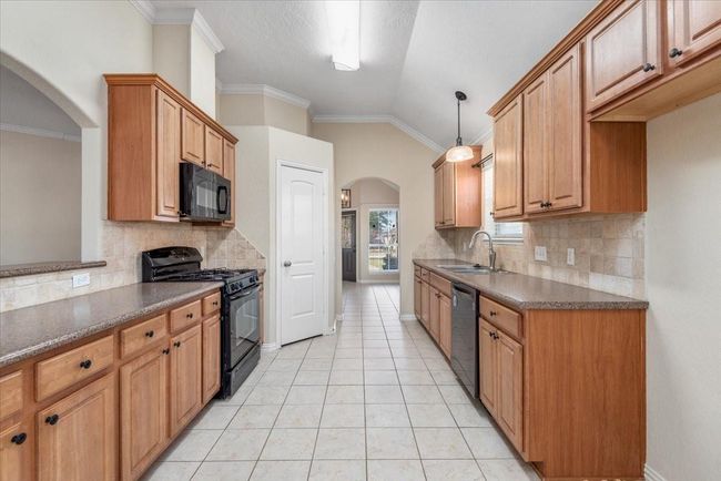 18720 Stewart Hill Dr, House other with 3 bedrooms, 2 bathrooms and 2 parking in Montgomery TX | Image 11