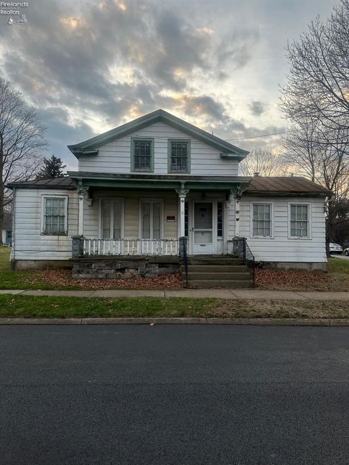 73 Center St, Milan, OH, 44846-9324 | Card Image