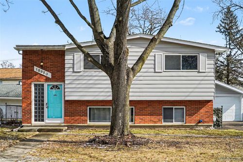 18980 Brentwood St, Livonia, MI, 48152-3544 | Card Image