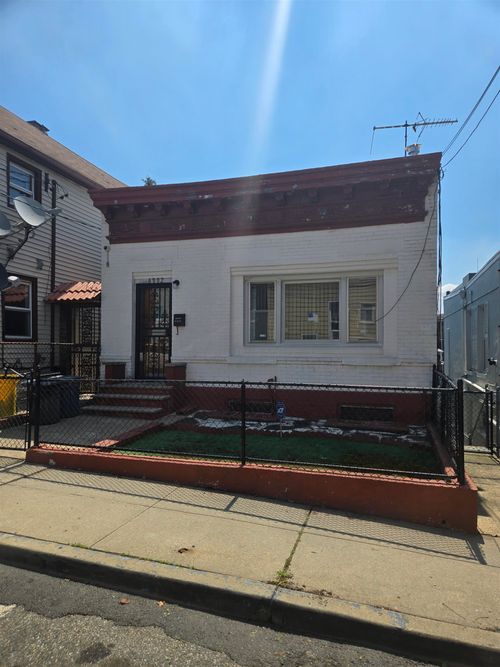 6802 Smith Ave, North Bergen, NJ, 07047-3716 | Card Image