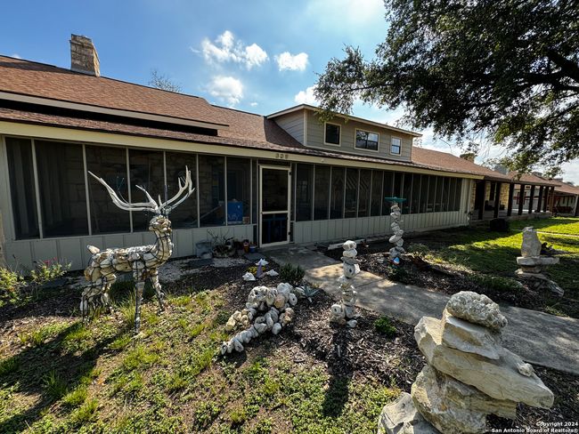 329 Fort Clark Rd, Townhouse with 3 bedrooms, 2 bathrooms and null parking in Brackettville TX | Image 9