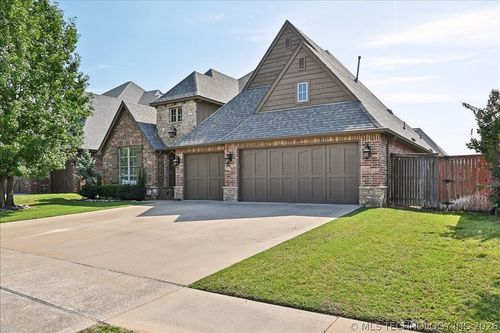 911 Nyssa Pl, Broken Arrow, OK, 74012-5861 | Card Image