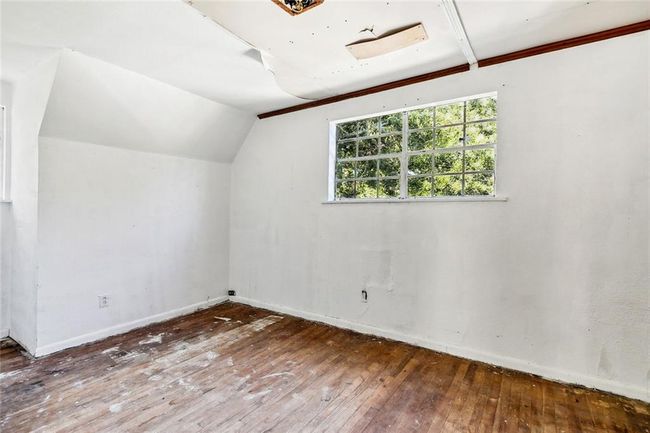 Upstairs bedroom | Image 12