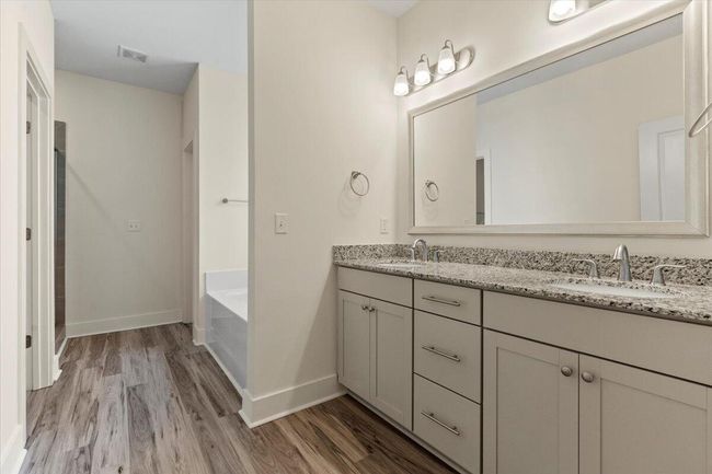 19-Owners Bathroom | Image 19