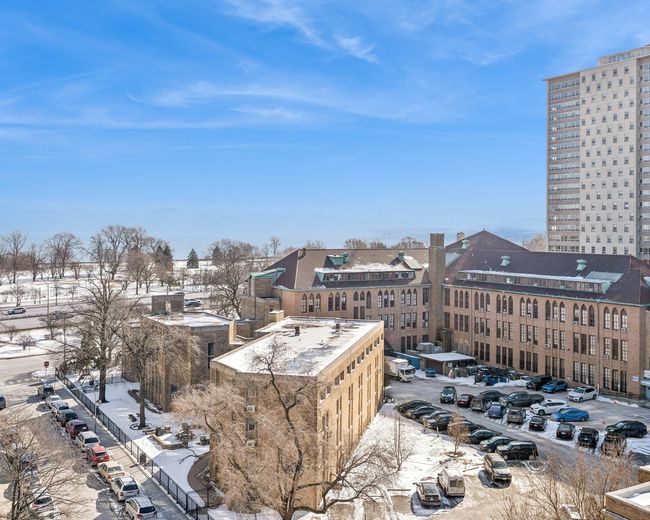 APT-906 - 700 W Bittersweet Pl, Condo with 2 bedrooms, 1 bathrooms and 2 parking in CHICAGO IL | Image 4