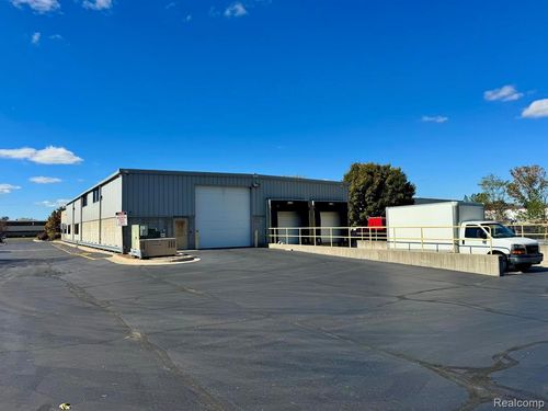 256 N Fenway Dr, Fenton, MI, 48430-2699 | Card Image