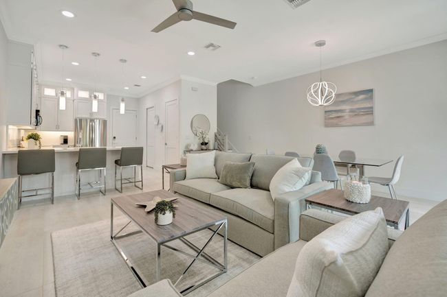 4662 Se Manatee Way, Condo with 3 bedrooms, 3 bathrooms and null parking in Stuart FL | Image 6