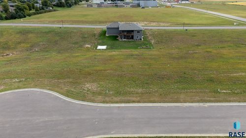 11 High Cross Cir Circle, Crooks, SD, 57020 | Card Image