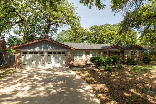 637 Post Oak Dr, Hurst, TX, 76053-6515 | Card Image