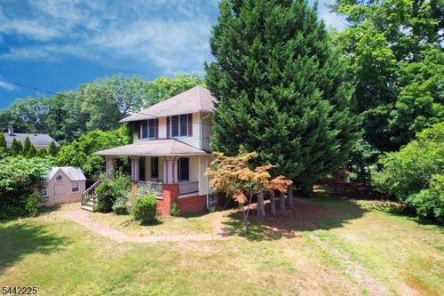 8 Brian Ct, Pequannock, NJ, 07440-1903 | Card Image