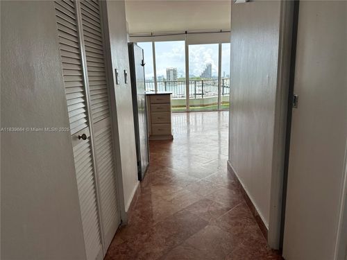 apt-515-555 Ne 15th St, MIAMI, FL, 33132-1428 | Card Image