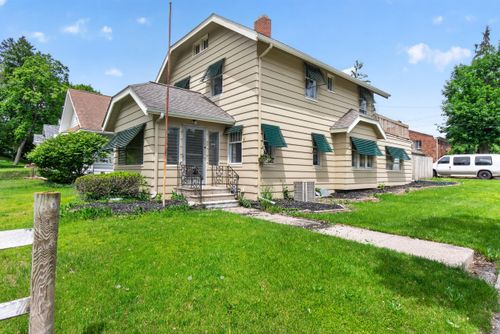 802 Oakridge Dr, Jackson, MI, 49203-3867 | Card Image