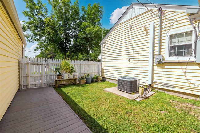 Walkway to side gate. | Image 37