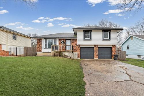 13801 Lowell Ave, Grandview, MO, 64030-3872 | Card Image