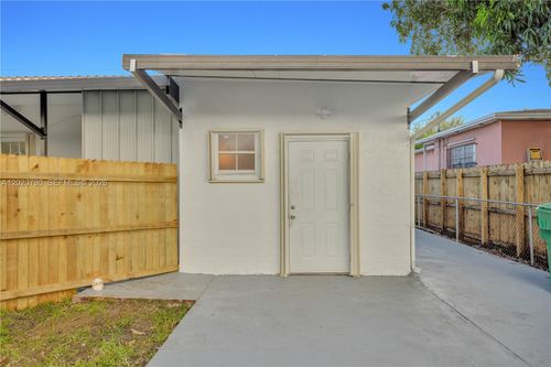 c-536 Nw 25th Ave, Miami, FL, 33125-4442 | Card Image