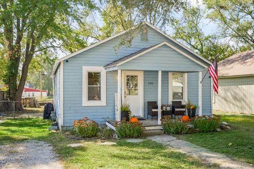 320 E 5th St, Tonganoxie, KS, 66086-9781 | Card Image