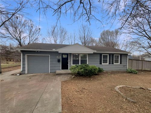 9437 Bristol Ave, Kansas City, MO, 64138-3810 | Card Image