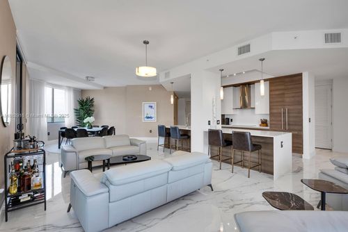 lph914-301 Altara Ave, Coral Gables, FL, 33146-1457 | Card Image