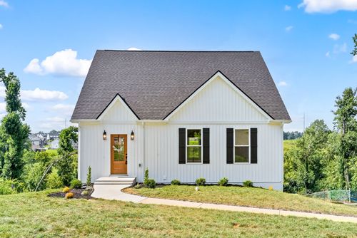 135 Whitehall Dr, Clarksville, TN, 37042-8205 | Card Image