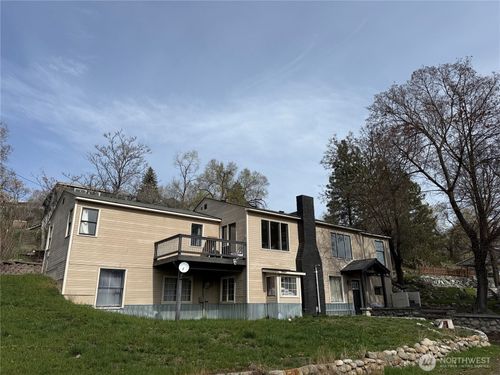 649 5th Ave N, Okanogan, WA, 98840-9427 | Card Image