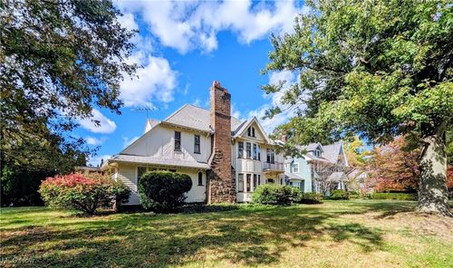 2312 N Saint James Pkwy, Cleveland Heights, OH, 44106-3610 | Card Image