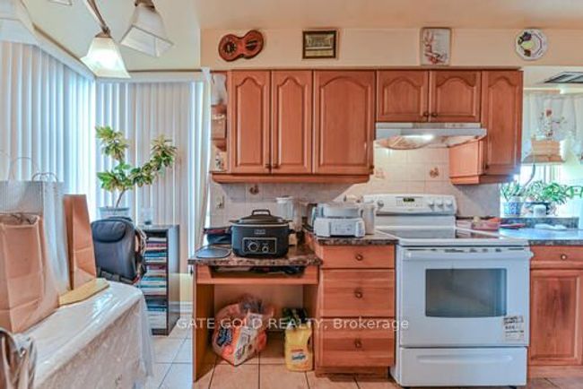 706 - 2470 Eglinton Ave W, Condo with 3 bedrooms, 2 bathrooms and null parking in York ON | Image 11