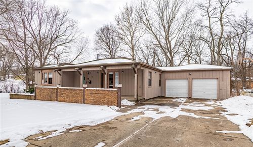 53 N Lynette Dr, Decatur, IL, 62526-1657 | Card Image