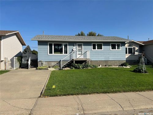 1534 Athabasca St W, Moose Jaw, SK, S6H7K4 | Card Image