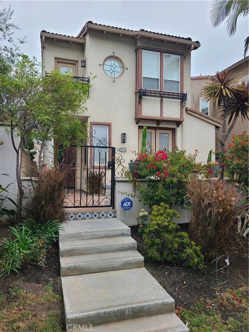 304 Ultimo Ave, Long Beach, CA, 90814-3200 | Card Image