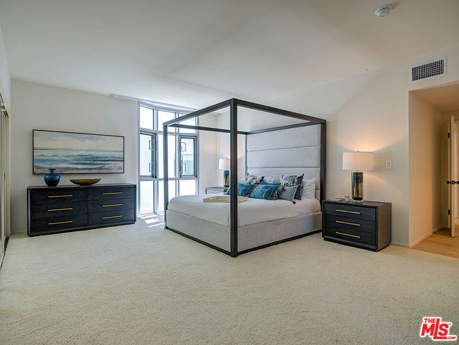 APT-201 - 5205 Ocean Front Walk, Condo with 2 bedrooms, 3 bathrooms and 2 parking in Marina del Rey CA | Image 29