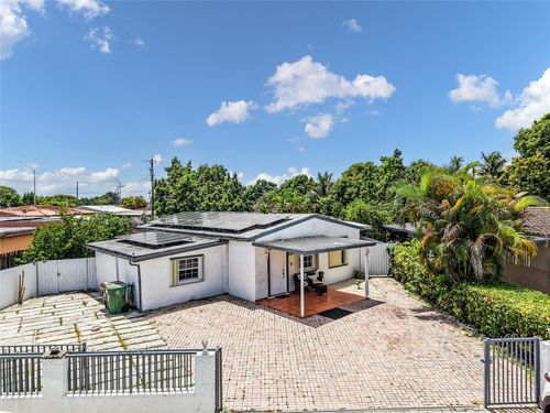 370 E 58th St, Hialeah, FL, 33013-1248 | Card Image