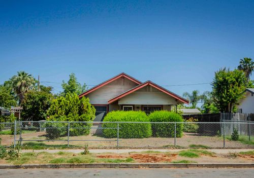 1007 E Michigan Ave, Fresno, CA, 93704-5621 | Card Image